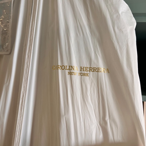 Carolina Herrera Wedding Dress - Picture 10 of 13
